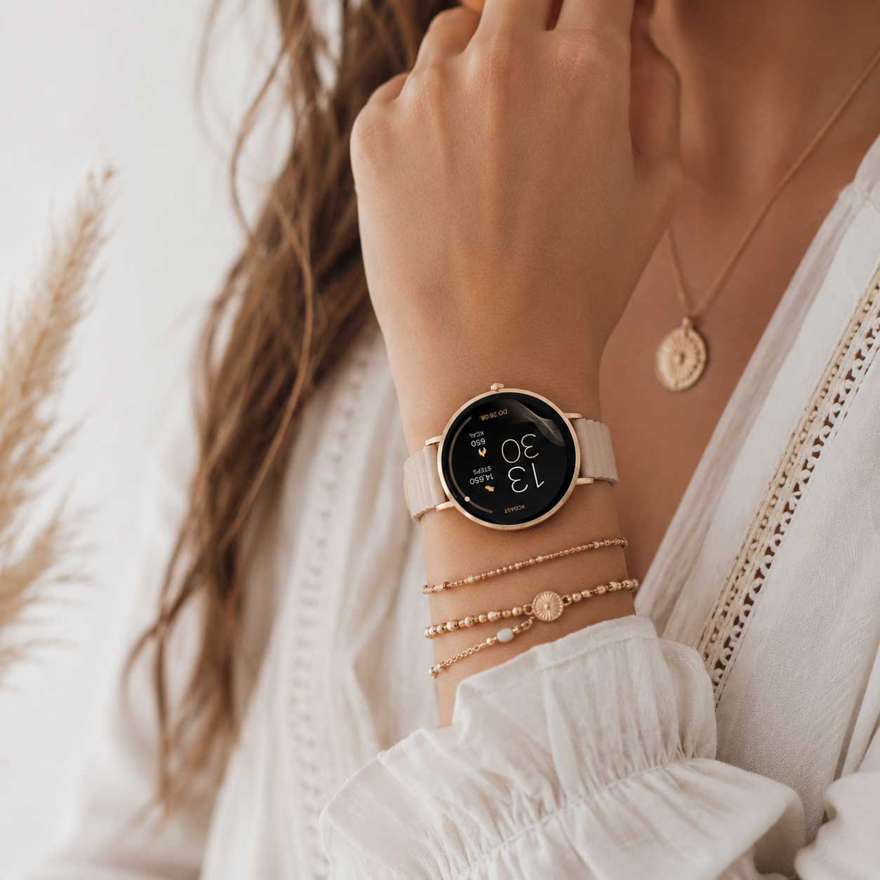 smartwatch beige