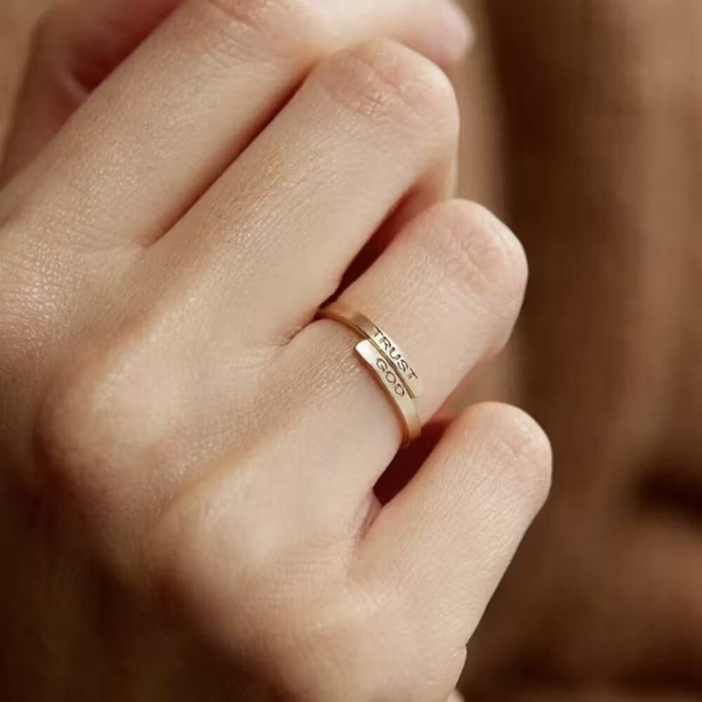 Schmuck Ring mit Glaubenssymbol