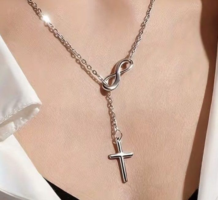 Damen Halskette Kreuz fein und elegant